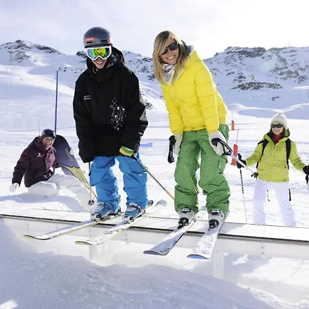 Résidence Neves - Location: Joli Pour 4 Personnes, étage élevé, Balcon Ensoleillé, Dans Un Quartier Animé Appartement *