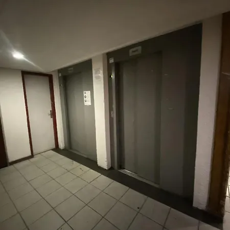 Résidence Neves - Location: Joli Pour 4 Personnes, étage élevé, Balcon Ensoleillé, Dans Un Quartier Animé *