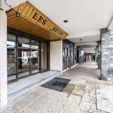 Neves - Location: Joli Pour 4 Personnes, Etage Eleve, Balcon Ensoleille, Dans Un Quartier Anime Lejlighed *