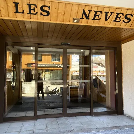 Neves - Location: Joli Pour 4 Personnes, Etage Eleve, Balcon Ensoleille, Dans Un Quartier Anime