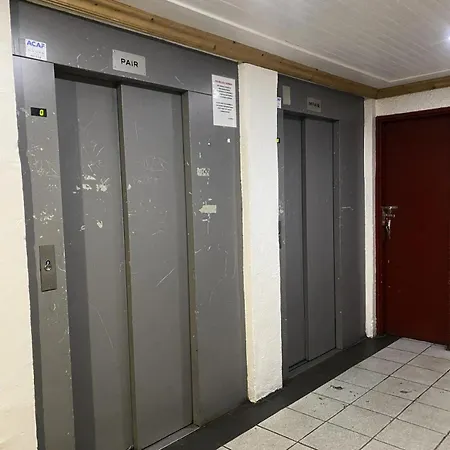 아파트 Neves - Location: Joli Pour 4 Personnes, Etage Eleve, Balcon Ensoleille, Dans Un Quartier Anime *