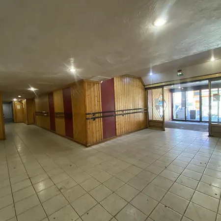 Neves - Location: Joli Pour 4 Personnes, Etage Eleve, Balcon Ensoleille, Dans Un Quartier Anime *