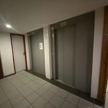 Neves - Location: Joli Pour 4 Personnes, Etage Eleve, Balcon Ensoleille, Dans Un Quartier Anime *