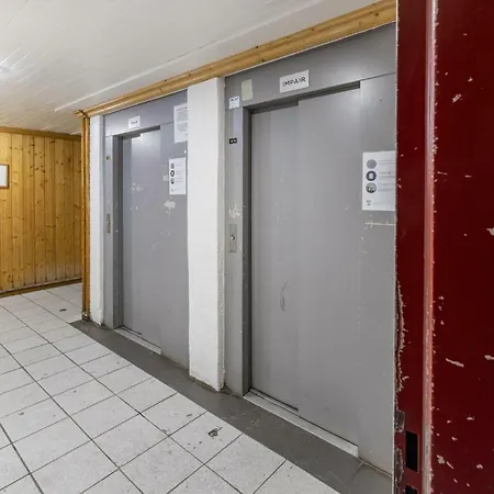 Apartment Neves - Location: Joli Pour 4 Personnes, Etage Eleve, Balcon Ensoleille, Dans Un Quartier Anime *