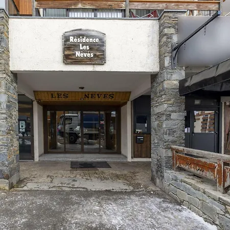 Neves - Location: Joli Pour 4 Personnes, Etage Eleve, Balcon Ensoleille, Dans Un Quartier Anime