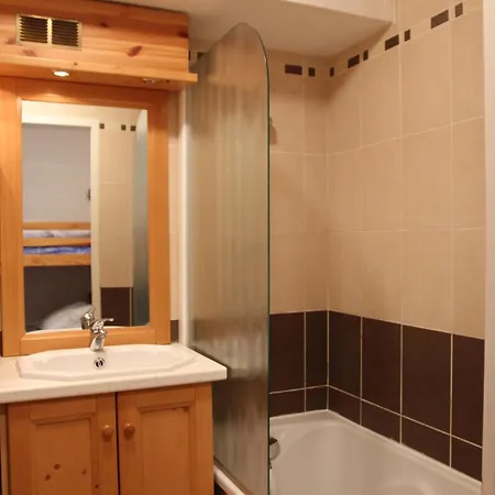 Neves - Location: Joli Pour 4 Personnes, Etage Eleve, Balcon Ensoleille, Dans Un Quartier Anime