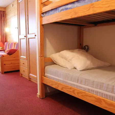 Apartment Neves - Location: Joli Pour 4 Personnes, Etage Eleve, Balcon Ensoleille, Dans Un Quartier Anime Val Thorens
