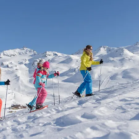 Apartment Neves - Location: Joli Pour 4 Personnes, Etage Eleve, Balcon Ensoleille, Dans Un Quartier Anime Val Thorens