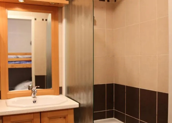 Neves - Location: Joli Pour 4 Personnes, Etage Eleve, Balcon Ensoleille, Dans Un Quartier Anime *