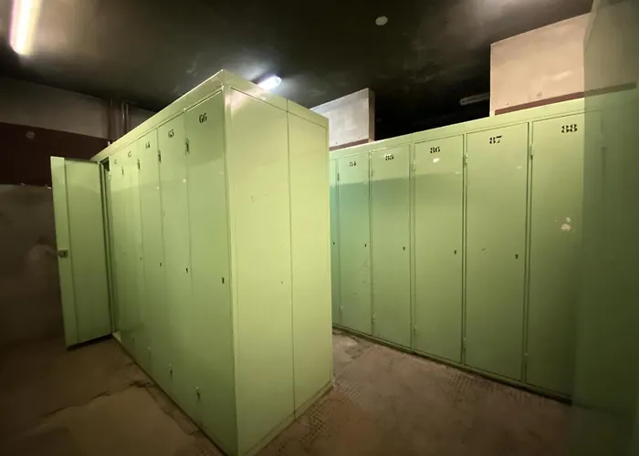 Neves - Location: Joli Pour 4 Personnes, Etage Eleve, Balcon Ensoleille, Dans Un Quartier Anime Apartman *